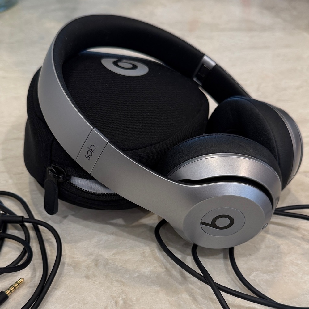 Beats by Dre Silver Over-Ear Headphones